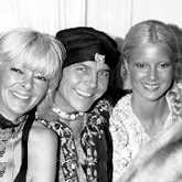 Sylvie vartan et Annabel Buffet à Saint-Tropez le 18 août 1975