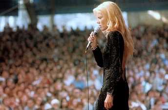 Sylvie vartan en concert à Maubeuge le 17 juillet 1975