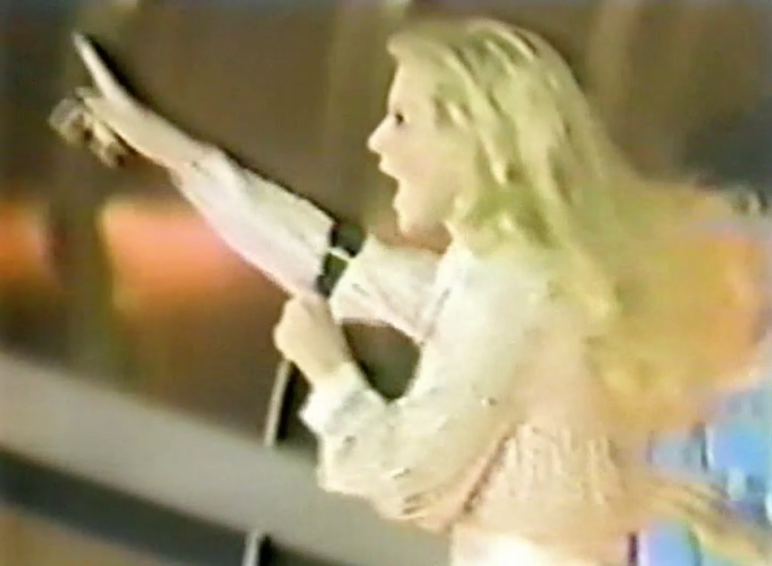 Sylvie Vartan Capture d'écran Eùission de télévision Japon 1983