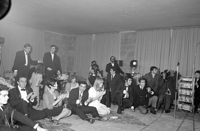 Sylvie  Vartan assiste au concert de privé de Johnny Hallyday à la Cour d'Iran, janvier 1967