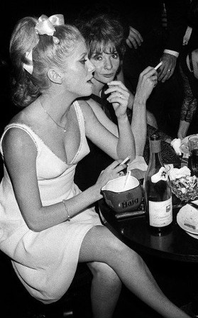 Catherine Deneuve porte du Real comme Sylvie Vartan et Brigitte Bardot. photo 4