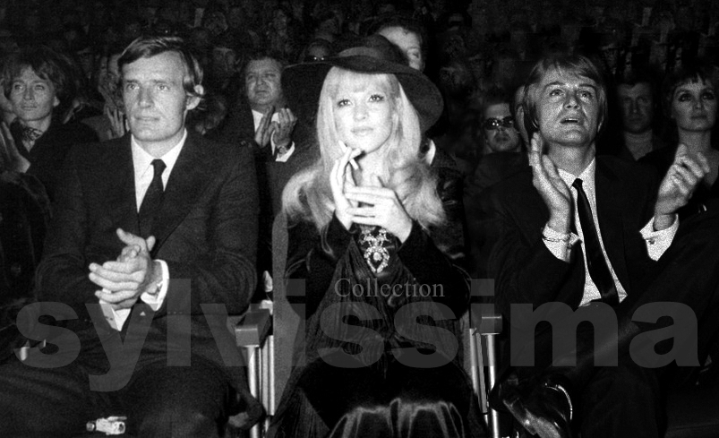 Sylvie Vartan, Jean-Claude Killy et Claude François à la première de Johnny Hallyday au Palais Des Sports en 1969