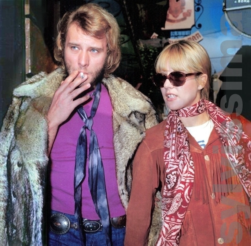 Johnny Hallyday et Sylvie Vartan en Italie portant des vêtements de la collection "Créations Sylvie Vartan"
