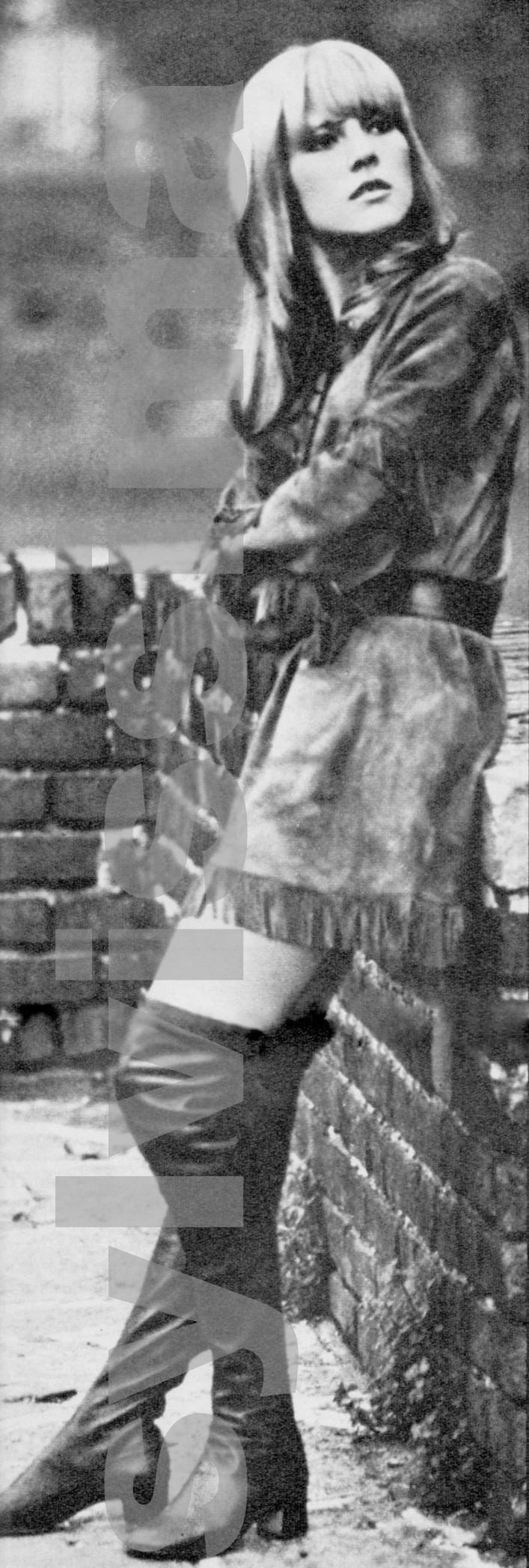 Sylvie Vartan en 1968 dans sa robe apache
