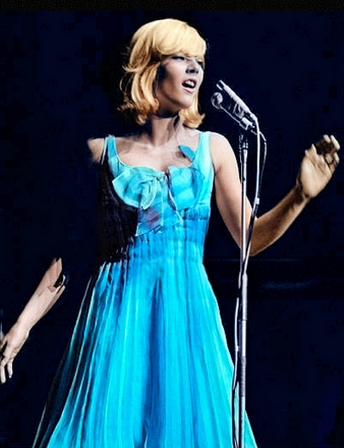 Sylvie Vartan Allemagne le 12 janvier 1966 - Die zeite lupe bal paré  (Concert à Munich)