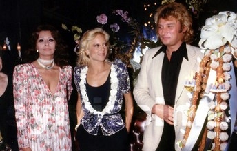 Sophia Loren et Sylvie Vartan fêtent l'anniversaire de Johnny Hallyday au Marcande, 15 juin 1979