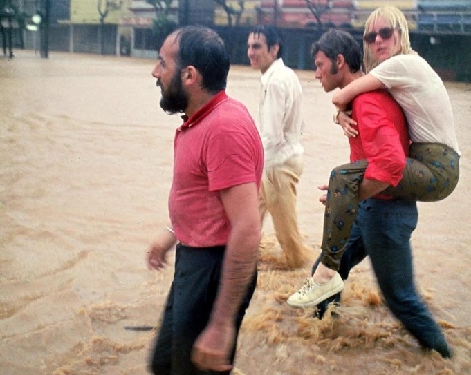 Johnny Hallyday et Sylvie Vartan sous les pluies diluviennes, Rio de Janeiro, 18 février 1967