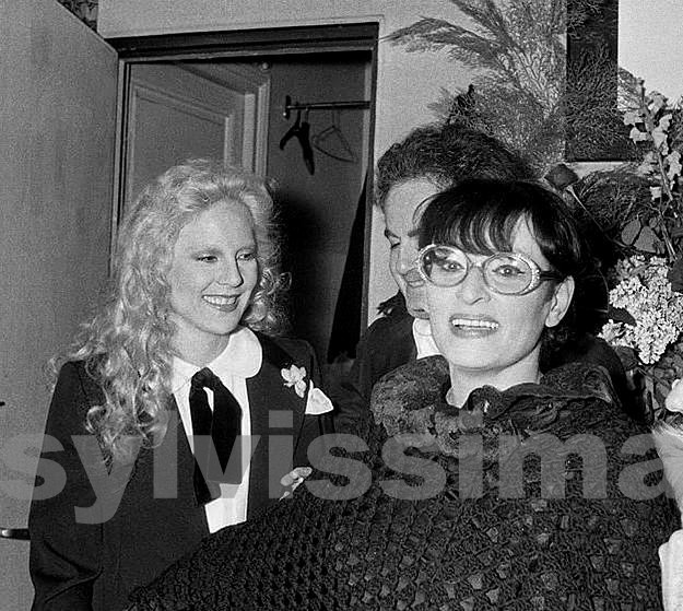  Olympia 78.de Barbara, Sylvie Vartan et Guy Béart dans la loge de Barbara.