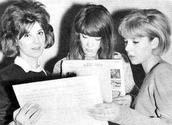 Sheila Françoise Hardy et Sylvie Vartan ensemble en 1963