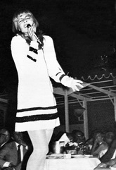 Sylvie Vartan chante au Roof Garden de San Remo, Italie 1968