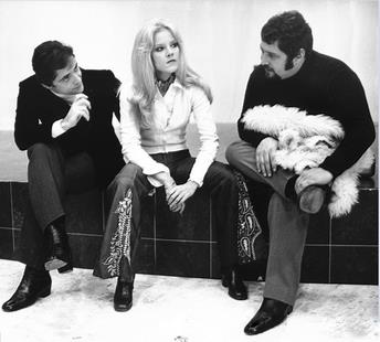 Sylvie Vartan  en 1969 avec Sacha Distel et Carlos.