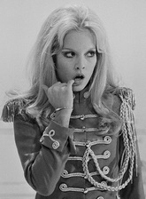  Sylvie Sacha Show -  Sylvie Vartan en veste Brandebourg, 1969