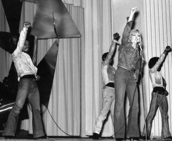 Sylvie Vartan interprète "Comme un garçon" sur une chorégraphie de Jojo Smith, Olympia 1970