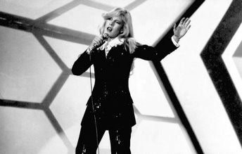 Sylvie Vartan chante "Beaucoup d'amour un peu de patience", Télé Dimanche, 1971