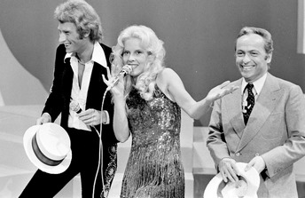 Sylvie Vartan chante "2'35 de bonheur" avec Johnny Hallyday et Guy Lux, "Cadet Rousselle" du 22 février 1973