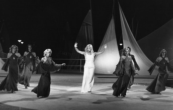 Sylvie Vartan interprète "Go back home" le 8 juin 1974 lors du "Top à l'Eurovision"