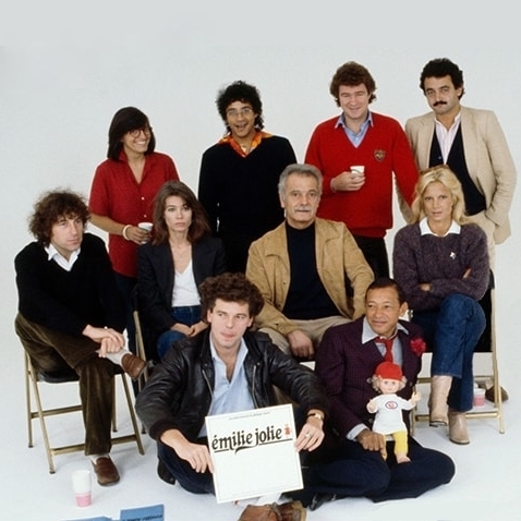 Photo de groupe d'une partie des artistes ayant participé à l'enregistrement de la BO d'"Emilie jolie", 1979