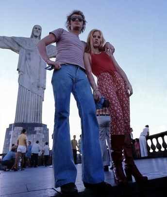 Sylvie Vartan et Johnny Hallyday devant le Christ Rédempteur de Rio, février 1973