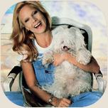 Sylvie Vartan Galerie Fan Art Sylvissima, Vignette Sylvie Vartan en salopette avec son chien Snif