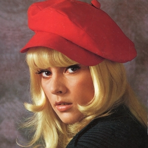 Sylvie Vartan par Jean-Marie Périer, 1968, casquette rouge