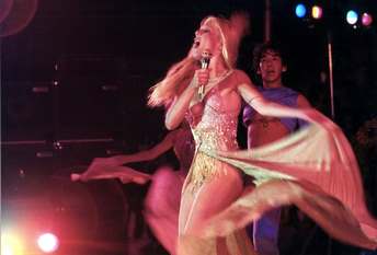 Sylvie Vartan chante "Dancing Star" tournée d'été 1977