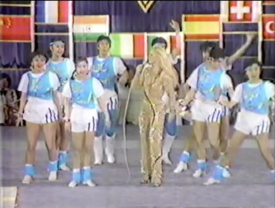 Sylvie Vartan Capture d'écran Eùission de télévision Japon 1983