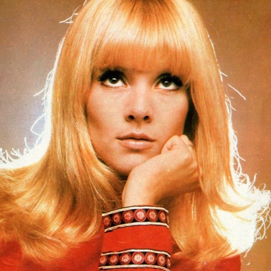 Sylvie Vartan photographiée par Just Jaeckin pour le magazine "Elle"