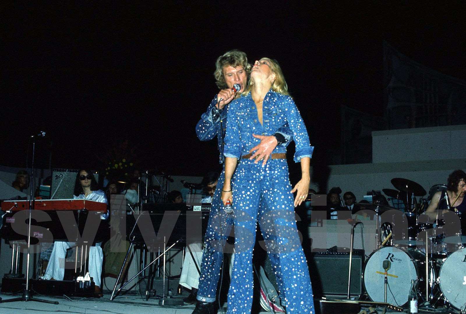 Sylvie Vartan et johnny Hallyday sur scène, festival Olympiade de la chanson, Athènes 1973