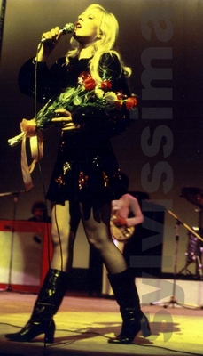 Sylvie Vartan sur scène au Japon tournée 72