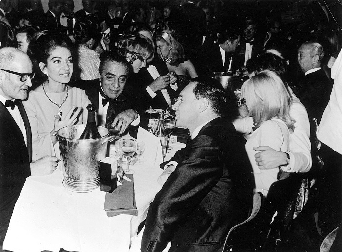 le coupe Hallyday Vartan et Callas Onassis en 1966 au Lido de Paris
