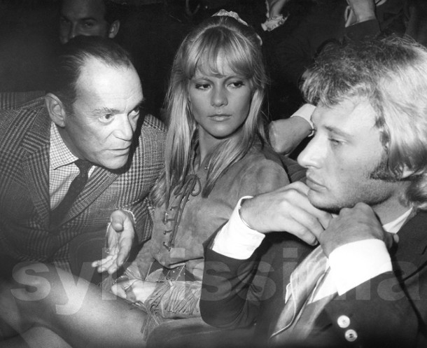 Sylvie Vartan, Johnny Hallyday et Eddie Constantine à la première de "A tout casser" 1968