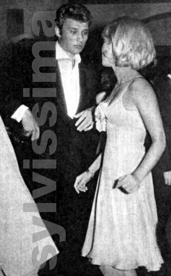 Sylvie Vartan en robe Real avec Johnny Hallyday 1964