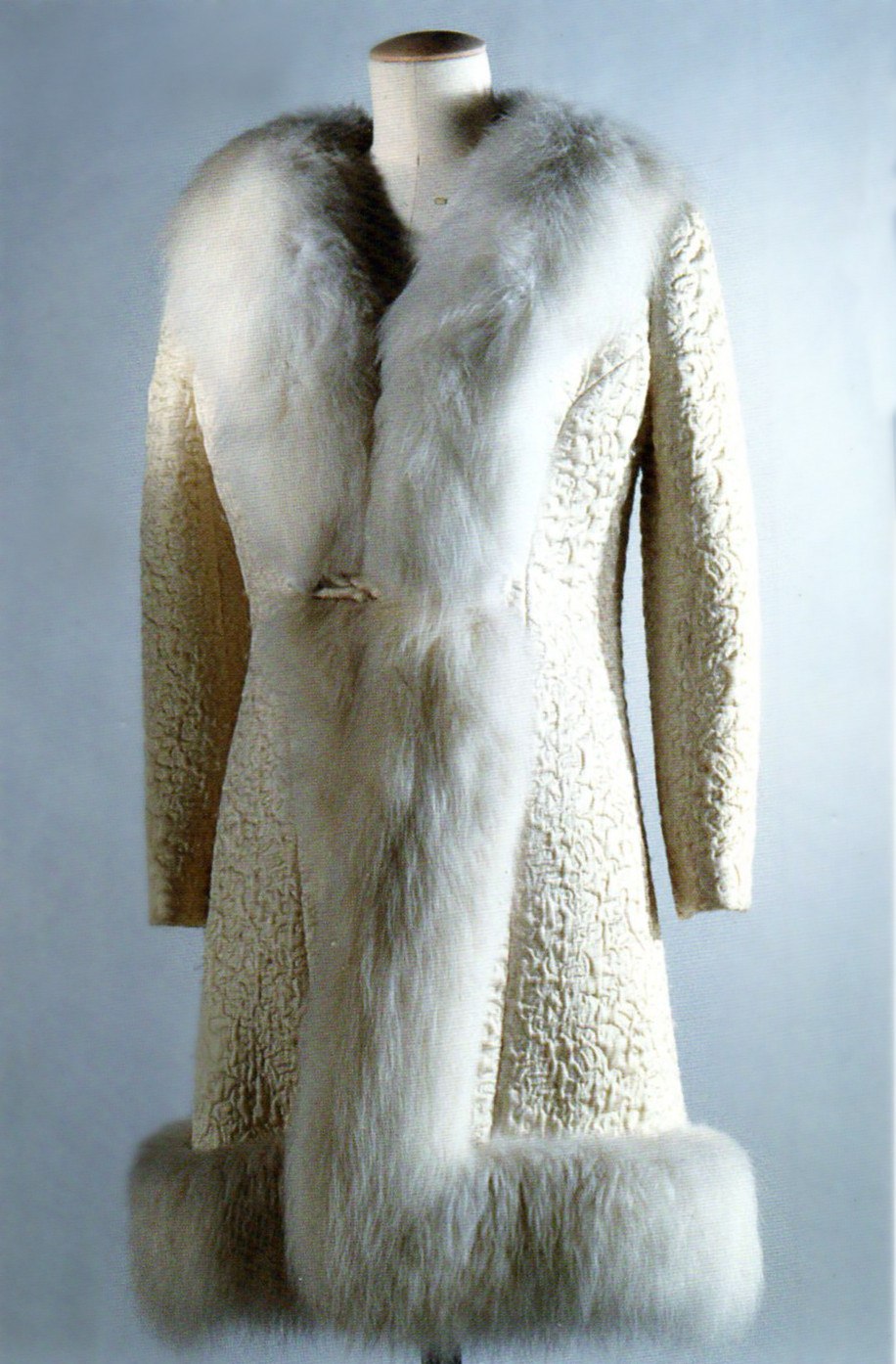 Manteau Real appartenant à Sylvie Vartan, Catherine  Deneuve et Brigitte Bardot.