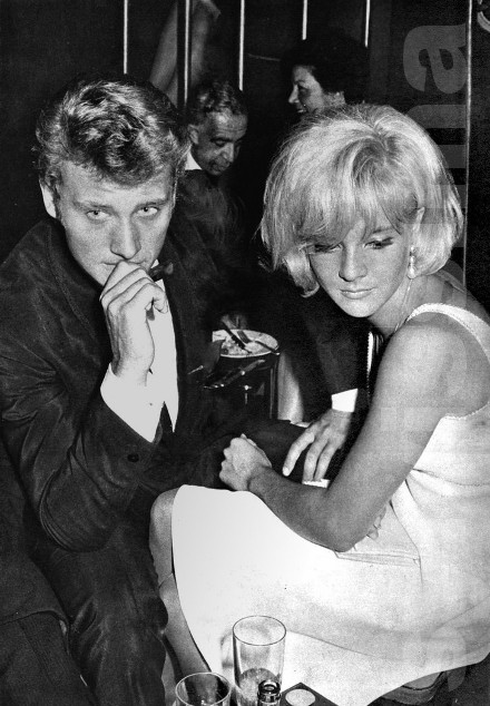Sylvie Vartan lors d'une soirée avec Johnny Hallyday en 1963