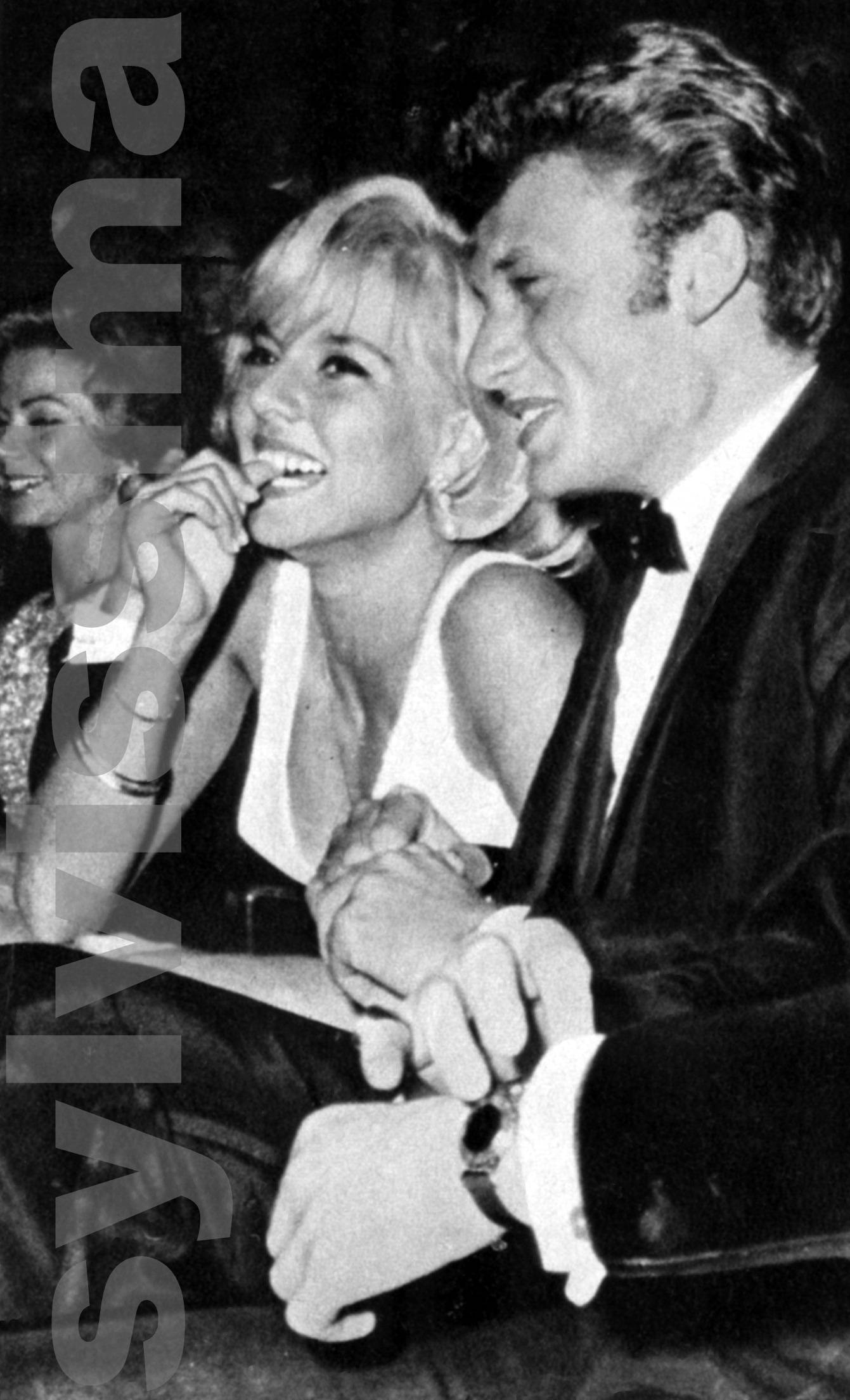 Sylvie Vartan et Johnny Hallyday à la projection de "Doù viens-tu Johnny" en 1963