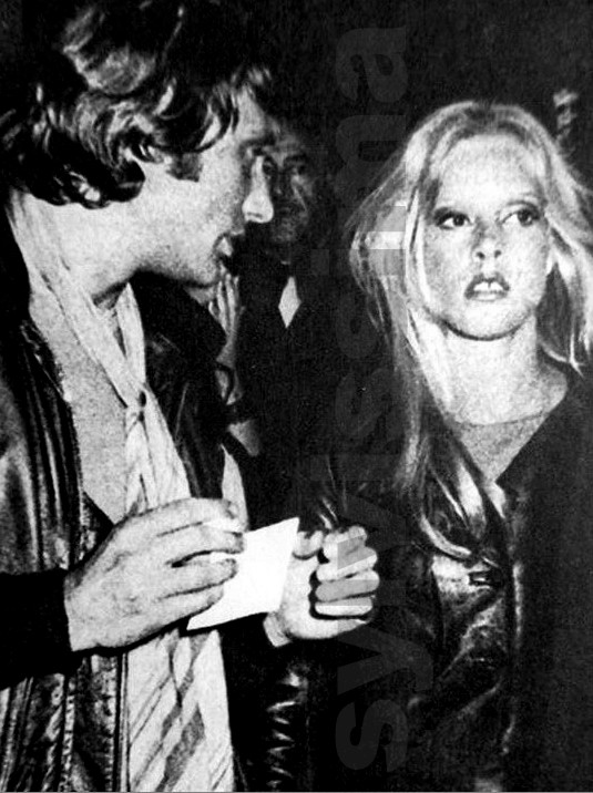 Johnny Hallyday et sa femme la grande chanteuse Sylvie Vartan le 28 octobre 1970