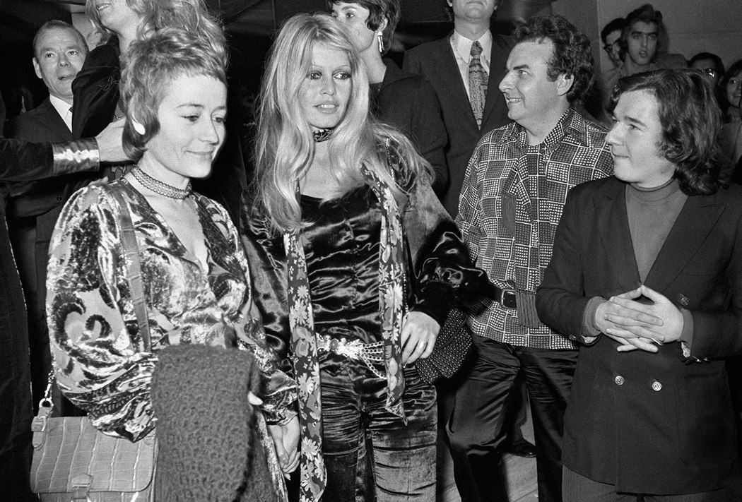 Brigitte Bardot et Annie Girardot à la première du film "les novices"