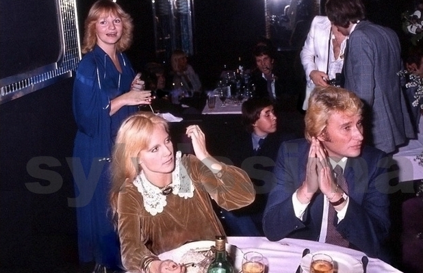 Sylvie Vartan et Johnny Hallyday au mariage de Michel Sardou et Elizabeth Hass, 14 octobre 1977