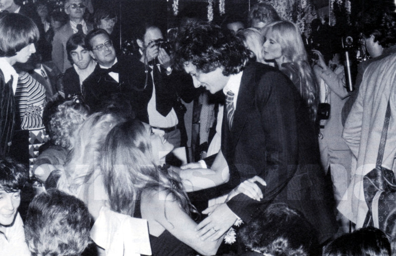 Michel Sardou salue Dalida, la presse japonaise flashe Sylvie Vartan, Elysée Matignon, 14 octobre 1977