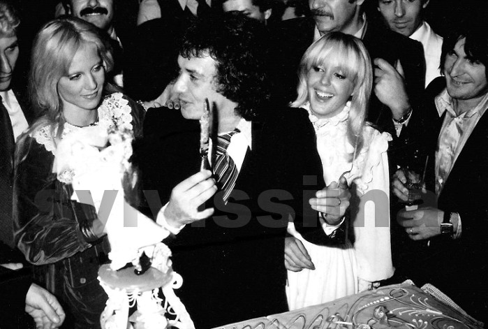 Sylvie Vartan aux côtés de Michel Sardou à l'Elysée Matignon le 14 octobre 1977