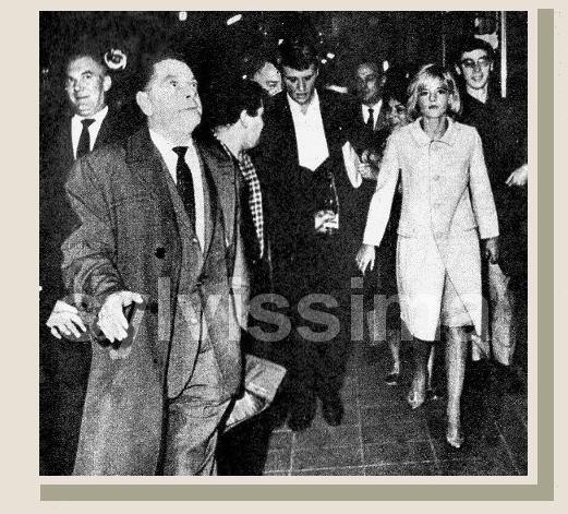 Johnny Hallyday et Sylvie Vartan au soir de la première de Paul Anka à l'Olympia, 1964