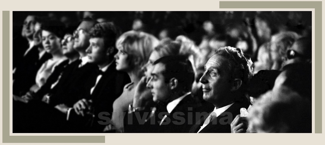 Charles Trenet, Sylvie Vartan et Johnny Hallyday assistent à la première de Paul Anka à l'Olympia, 1964