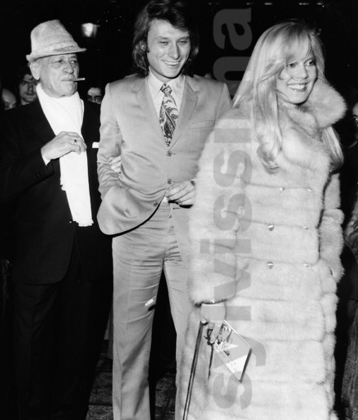 Sylvie Vartan, Johnny Hallyday et Papillon à la première de "Popsy Pop" 1971