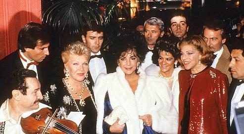 Gala contre le SIDA 1985 au Paradis Latin : Line Renaud, Liz Taylor, Baronne Marie-Hélène de Rothschild