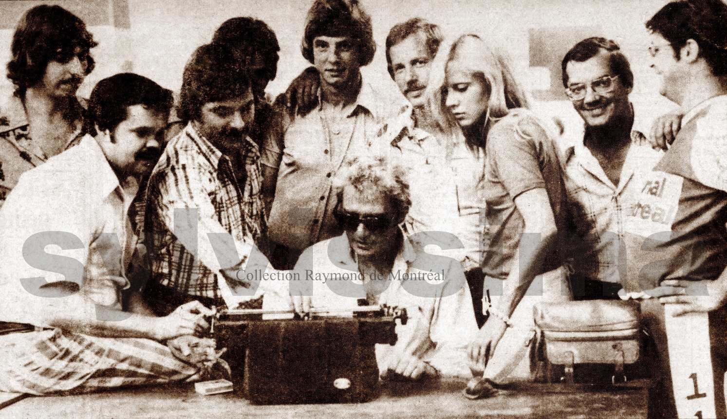 Johnny Hallyday et Sylvie Vartan ont été initiés au métier de journaliste par les as de la section sportive du journal de Montréal, 1975