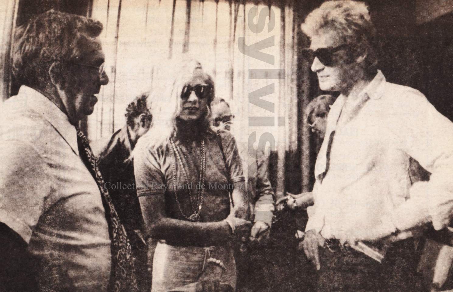 Jacques Beauchamp, directeur général du Journal de Montréal, en compagnie de Sylvie Vartan et Johnny Hallyday, Montréal 1975