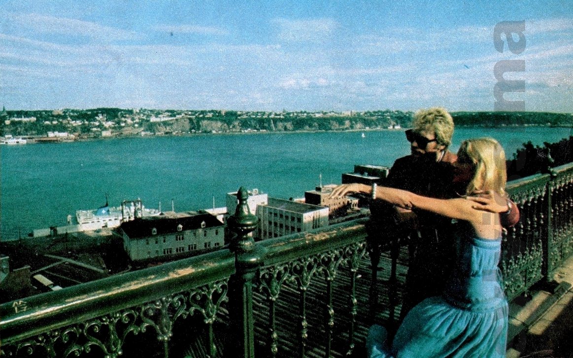 Johnny Hallyday et Sylvie Vartan devant le Saint Laurent au Québec