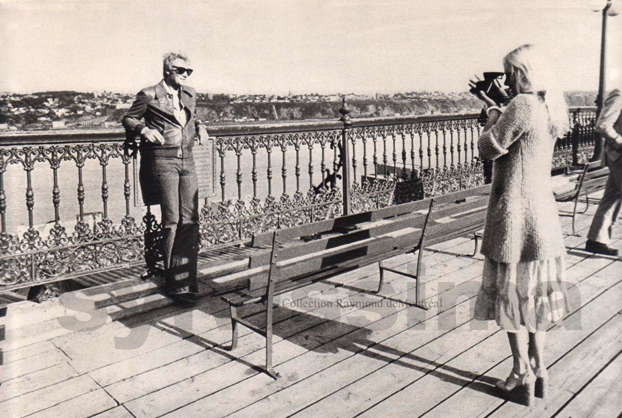 Johnny Hallyday et Sylvie Vartan devant le Saint Laurent photo  Jours de France 1975