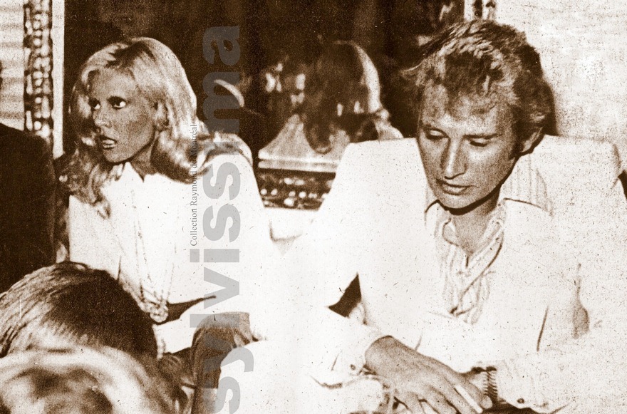 Sylvie Vartan et Johnny Hallyday rencontrent la presse avant leur concert Place des Nations en 1975 au Québec