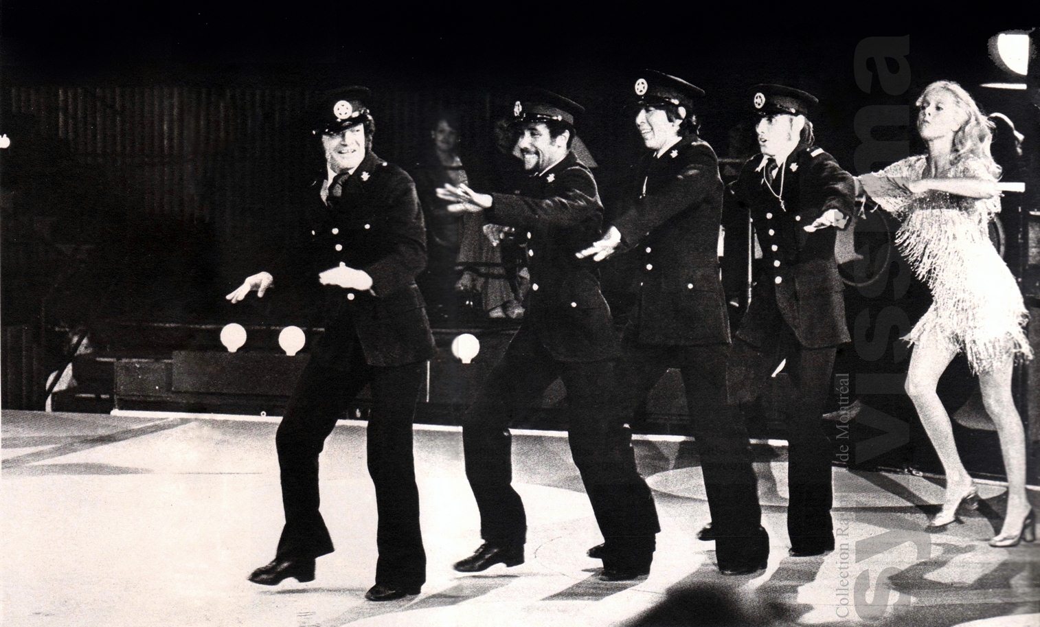 Sylvie Vartan danse sur scène, concert au Québec 1975
